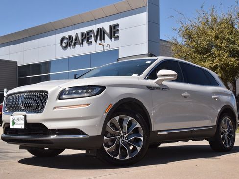 Used 2023 Lincoln Nautilus Reserve image 1