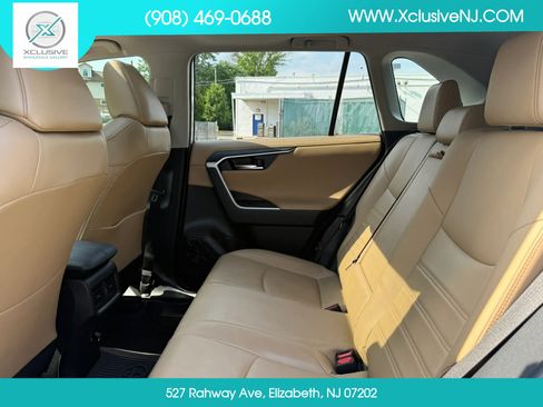 Used 2020 Toyota RAV4 Limited FWD image 27