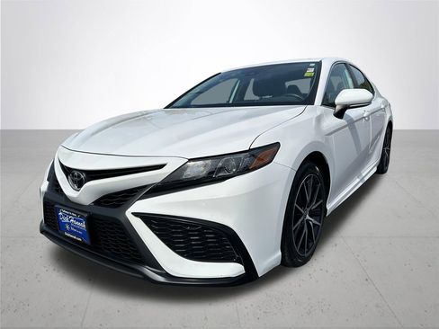Used 2023 Toyota Camry SE AWD/4WD image 2