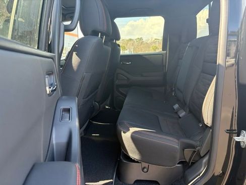 Used 2022 Nissan Frontier PRO-4X image 25