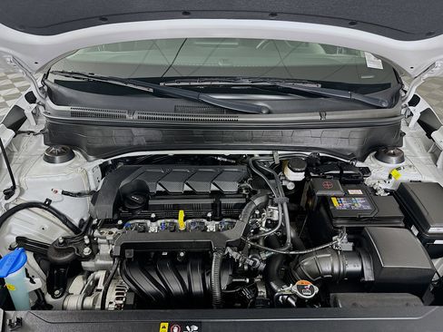 Used 2025 Hyundai Venue SEL FWD image 32