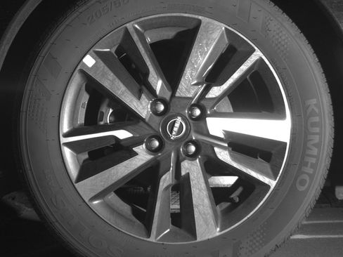 Used 2025 Nissan Versa SV FWD image 12