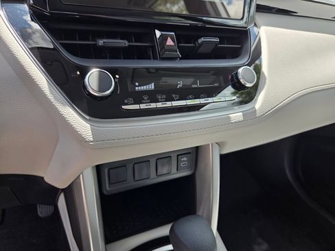 Used 2025 Toyota Corolla Cross L FWD image 23