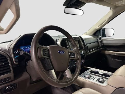 Used 2019 Ford Expedition XLT w/ Equipment Group 202A AWD/4WD image 10