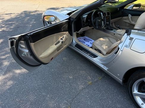 Used 2005 Chevrolet Corvette Convertible w/ Preferred Equipment Group RWD image 50