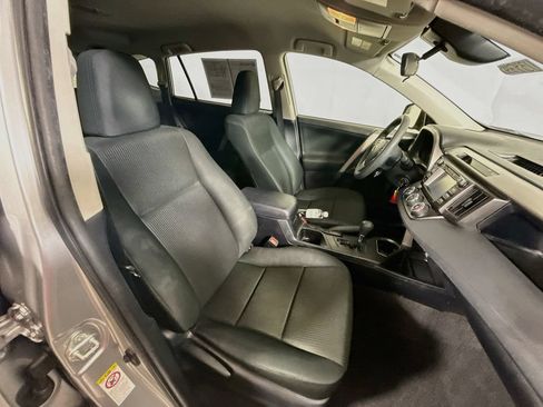 Used 2018 Toyota RAV4 LE FWD image 24