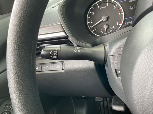 Used 2025 Nissan Altima 2.5 SV FWD image 32