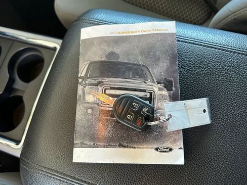 Used 2015 Ford F250 XLT w/ XLT Premium Package AWD/4WD image 11