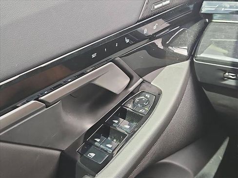 Used 2026 BMW 530i w/ M Sport Package RWD image 13