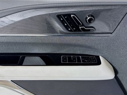 New 2025 Cadillac Escalade IQ Luxury 1 w/ Smart Trailering package image 16