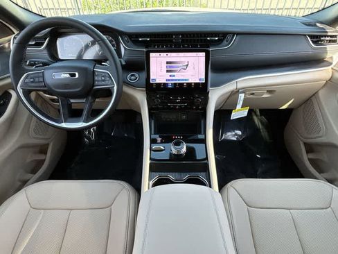 New 2025 Jeep Grand Cherokee Limited w/ Luxury Tech Group II image 6