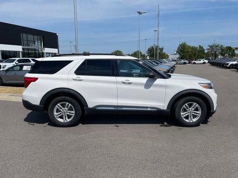 Used 2020 Ford Explorer XLT w/ Equipment Group 202A AWD/4WD image 8