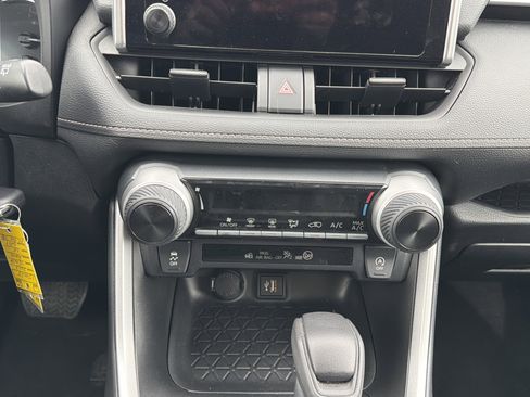 Used 2023 Toyota RAV4 LE image 18