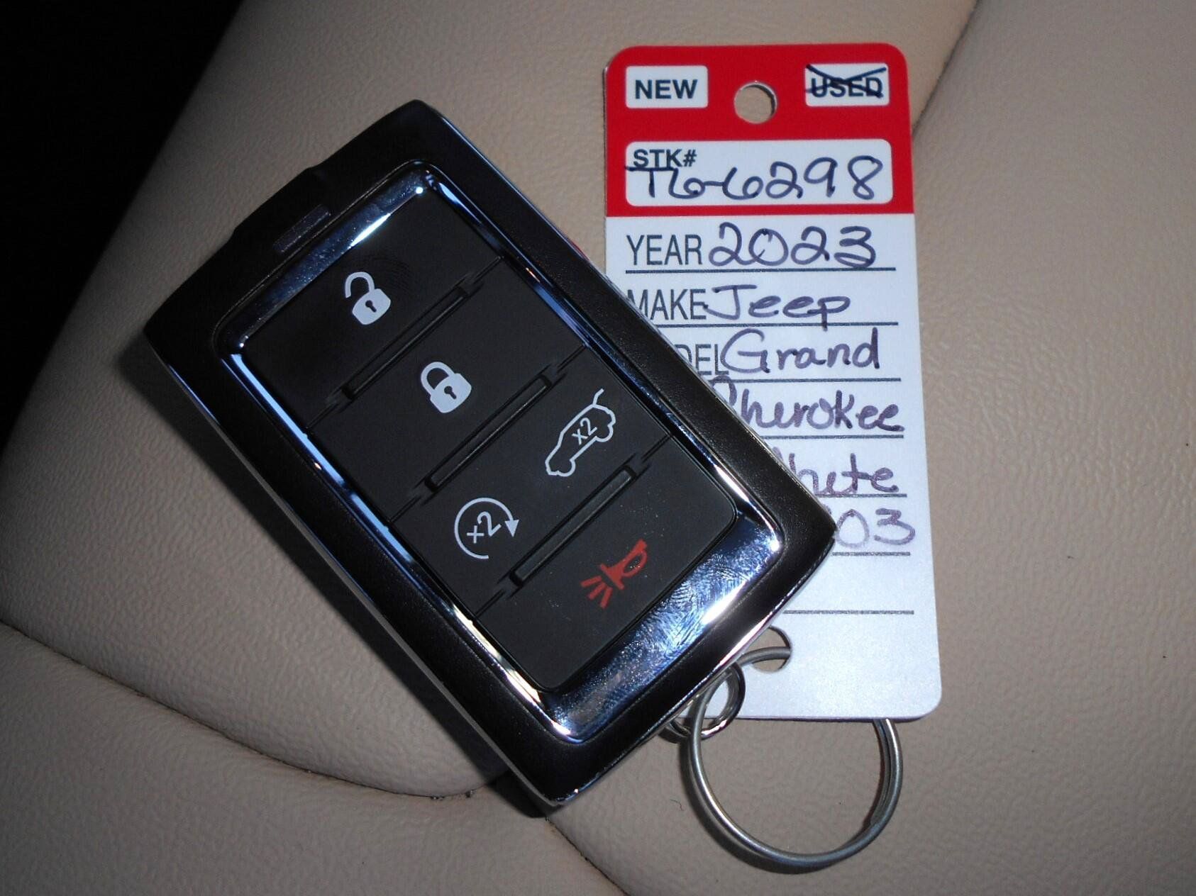 Used 2023 Jeep Grand Cherokee Limited AWD/4WD image 11