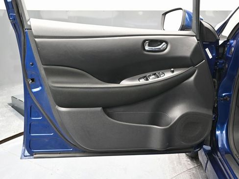 Used 2023 Nissan Leaf S image 35