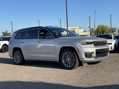 Certified 2025 Jeep Grand Cherokee L Summit w/ Luxury Tech Group V AWD/4WD image 7