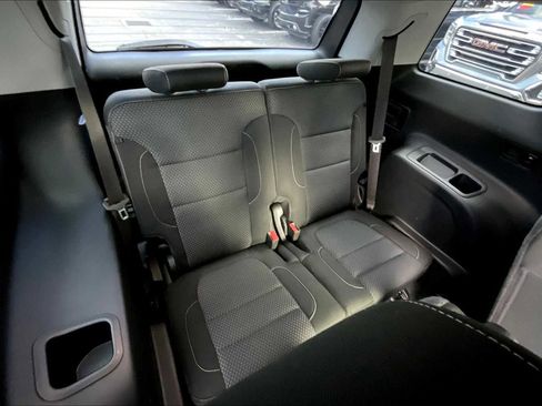 Used 2022 GMC Acadia SLE image 53