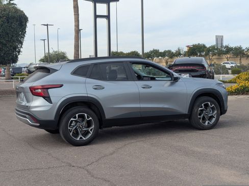 Certified 2024 Chevrolet Trax LT w/ Driver Confidence Package image 6