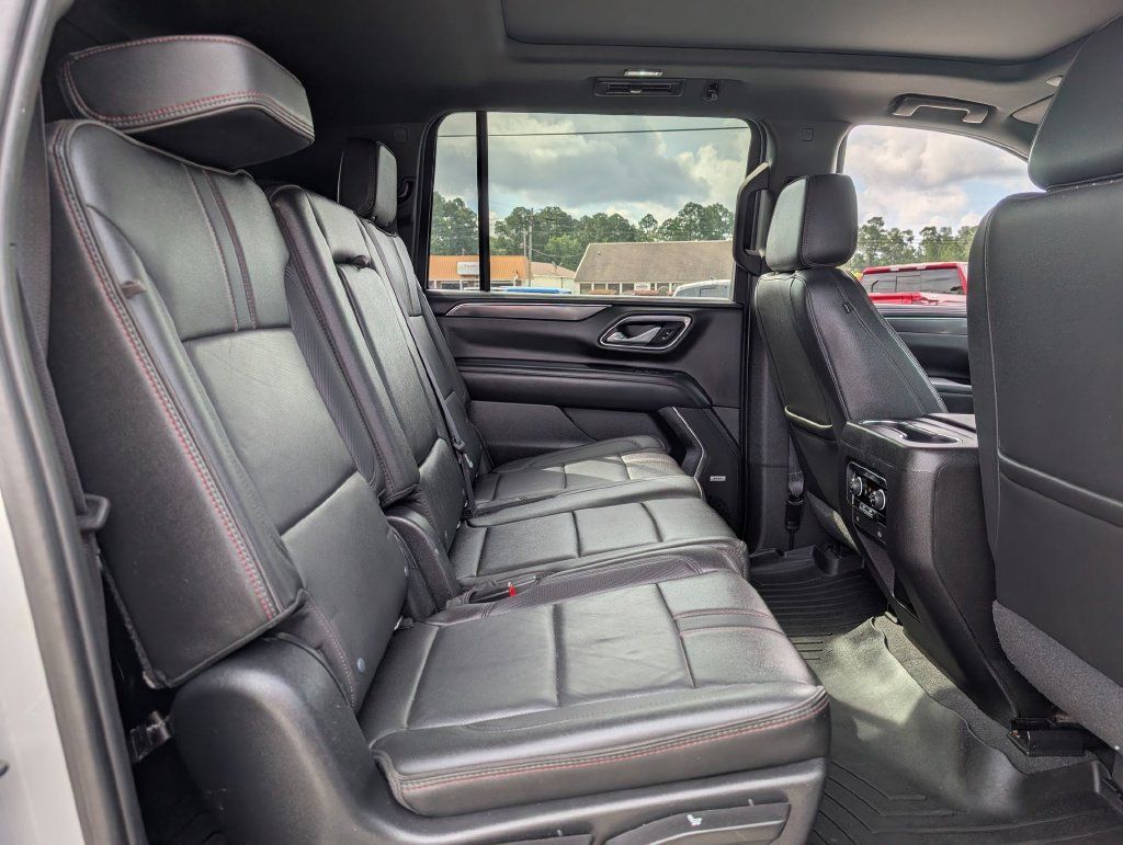 Used 2021 Chevrolet Suburban RST AWD/4WD image 31