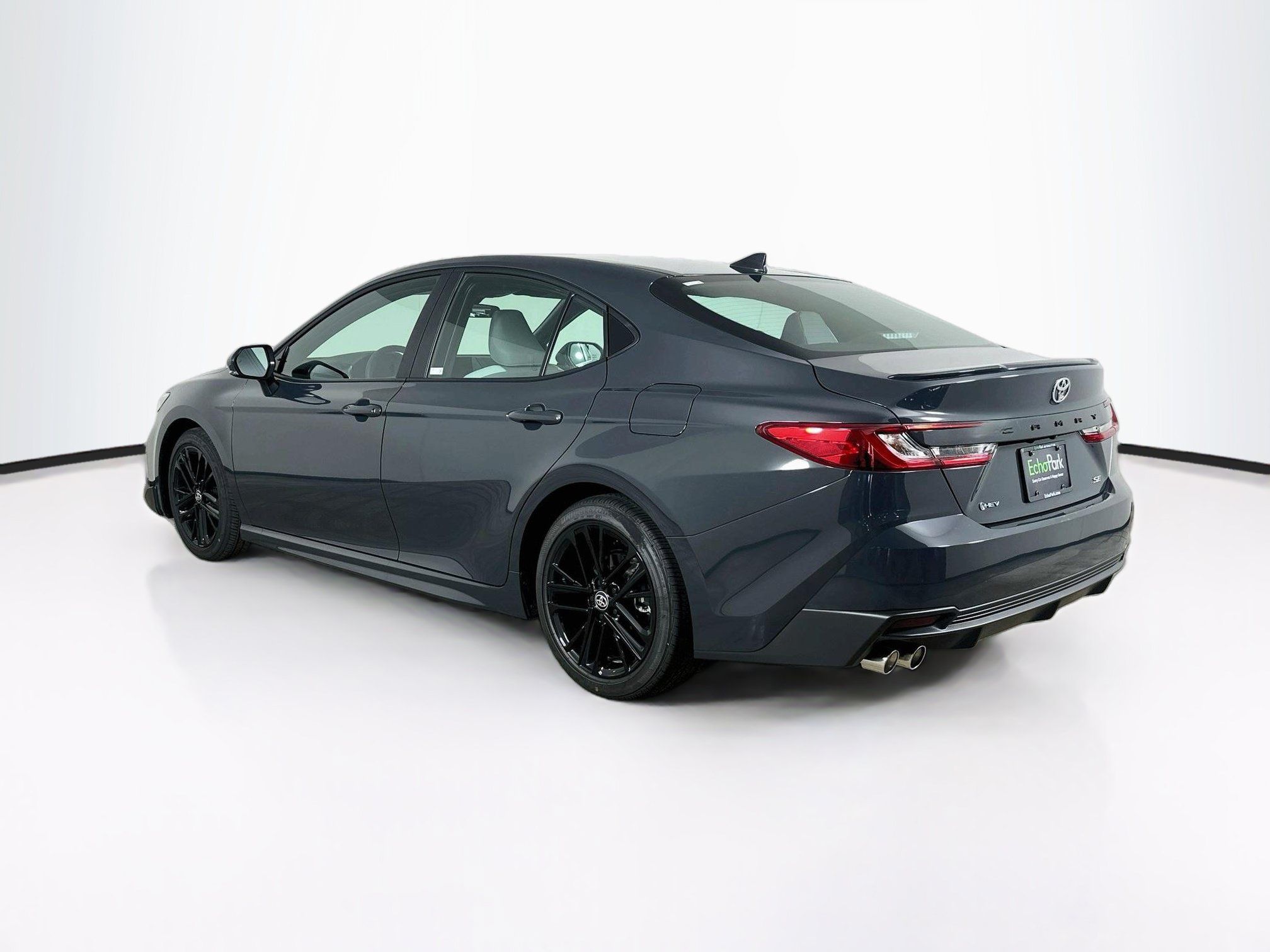 Used 2026 Toyota Camry SE FWD image 5