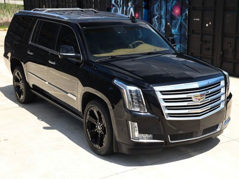 Used 2017 Cadillac Escalade ESV Platinum RWD image 15