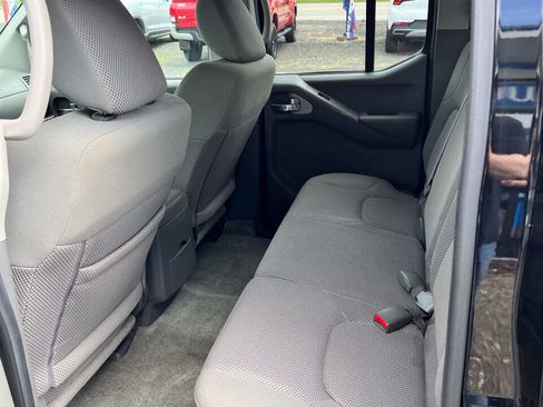 Used 2015 Nissan Frontier SV w/ SV Value Truck Package AWD/4WD image 3