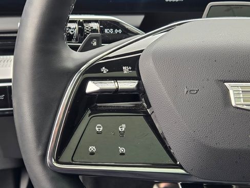 Used 2025 Cadillac Optiq Luxury 1 w/ LPO, Floor Liner Package image 30