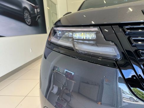New 2026 Land Rover Range Rover Velar Dynamic SE image 9