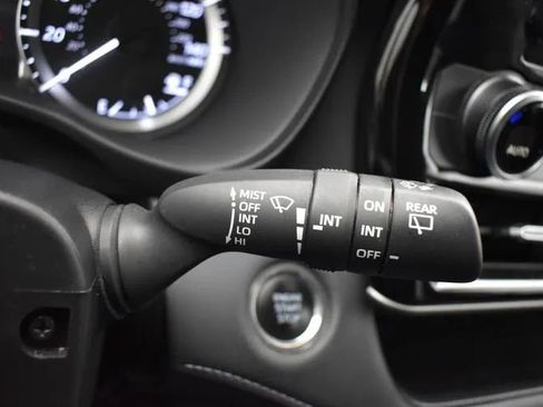 Used 2025 Toyota Highlander LE FWD image 26