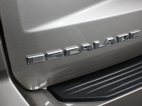 Used 2025 Cadillac Escalade Sport Platinum w/ LPO, Floor Liner Package AWD/4WD image 27
