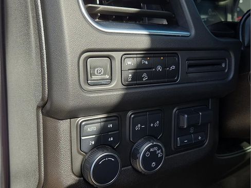 Used 2021 Chevrolet Tahoe Z71 w/ Z71 Signature Package image 19