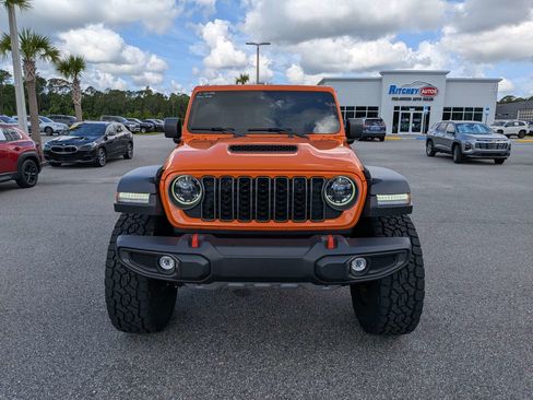 Used 2025 Jeep Gladiator Mojave w/ Convenience Group AWD/4WD image 8