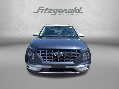 Used 2025 Hyundai Venue Limited FWD image 2