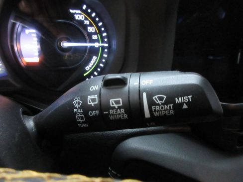 Used 2024 Jeep Wrangler Unlimited Sahara w/ Technology Group AWD/4WD image 21