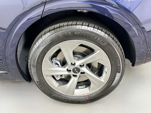 Certified 2026 Genesis GV70 2.5T Select AWD/4WD image 23