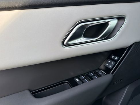 Used 2025 Land Rover Range Rover Velar Dynamic SE image 34