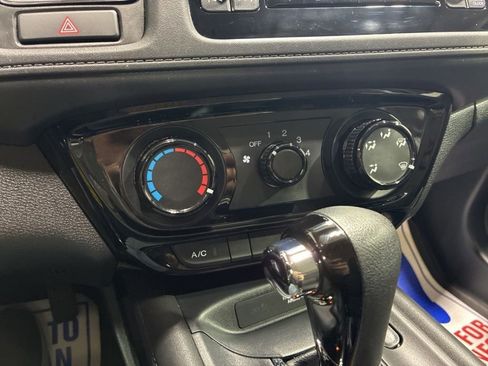 Used 2020 Honda HR-V LX image 27
