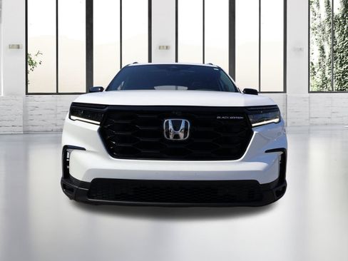 Used 2025 Honda Pilot Black Edition image 8