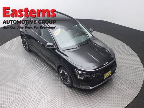 Used 2024 Kia Niro Wind w/ Wind Preserve Package FWD image 3