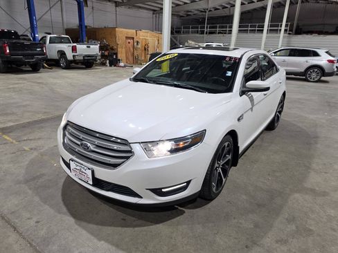 Used 2016 Ford Taurus SEL FWD image 3
