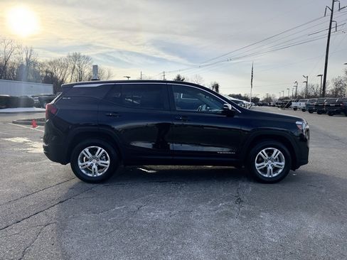 Used 2024 GMC Terrain SLE image 8