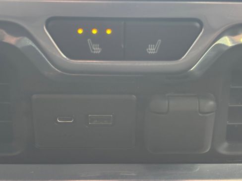 Used 2022 GMC Sierra 2500 Denali w/ Denali Black Diamond Edition image 33