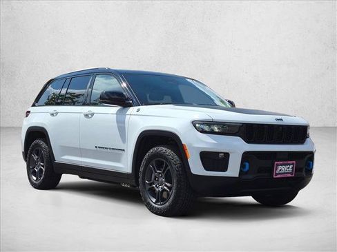 Used 2024 Jeep Grand Cherokee Trailhawk AWD/4WD image 3