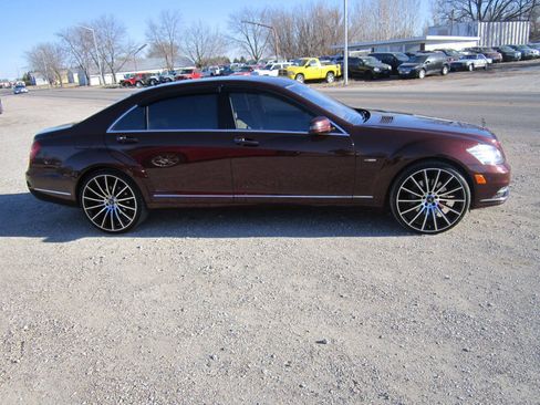 Used 2012 Mercedes-Benz S 550 4MATIC image 3