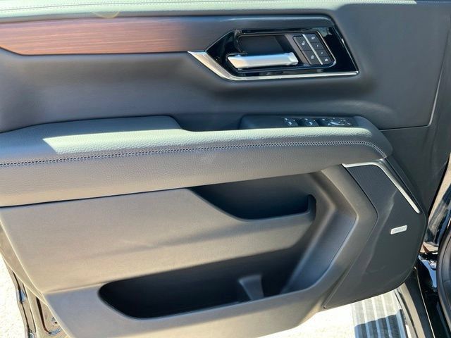 New 2026 GMC Yukon XL Denali w/ Sun & Power Step Package AWD/4WD image 11