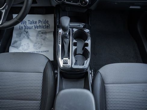 Used 2025 Chevrolet Trax LT w/ LT Convenience Package image 23