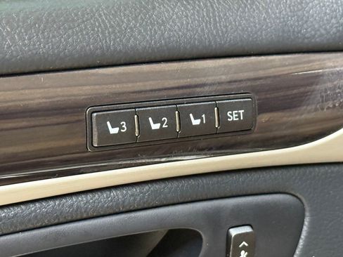 Used 2014 Lexus LS 460 AWD image 19