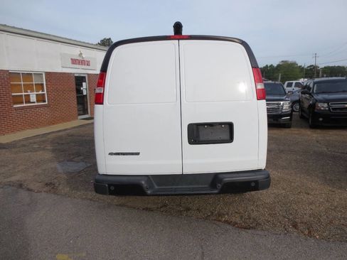 Used 2022 Chevrolet Express 2500 w/ Driver Convenience Package RWD image 5