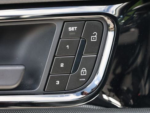 Used 2025 Porsche Panamera RWD image 14