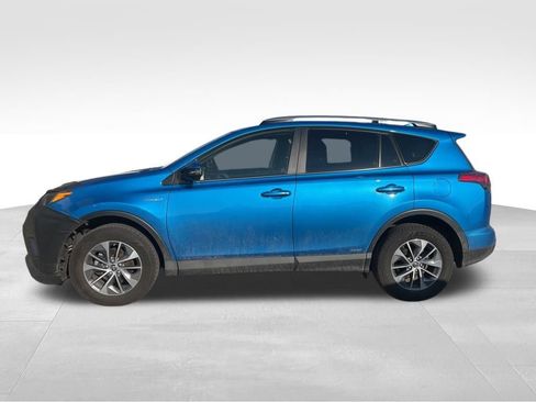 Used 2018 Toyota RAV4 XLE w/ Carpet Mat Package AWD/4WD image 4
